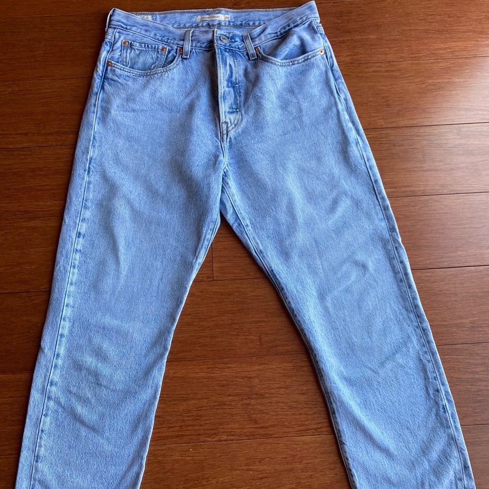 Levi’s Wedgie Straight. Size 30.